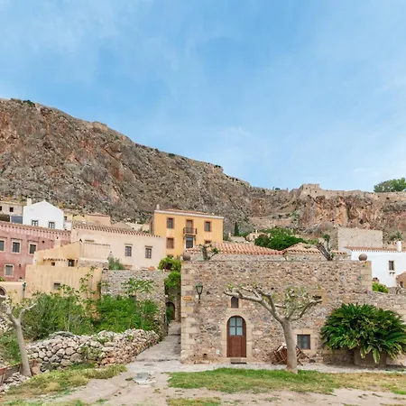 Casa Tradizionale Goulas 게스트하우스 4*