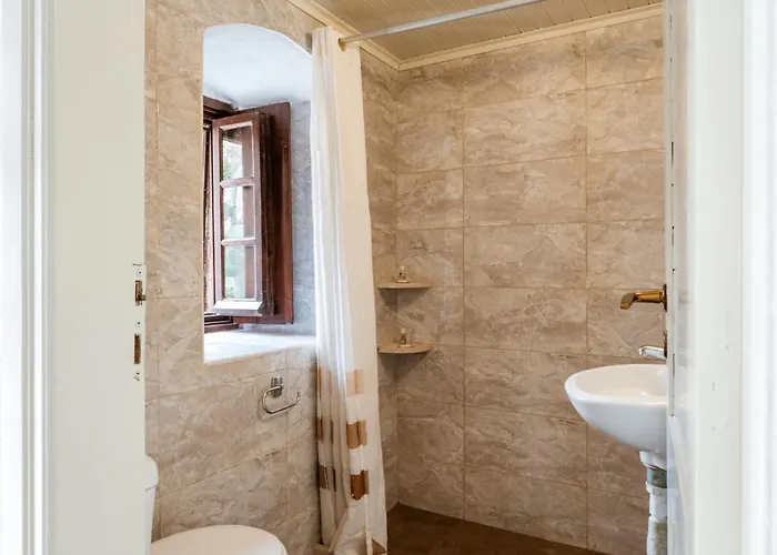 בית הארחה Casa Tradizionale Goulas מונמבאסיה