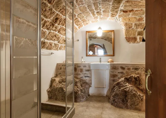 Casa Tradizionale Goulas בית הארחה מונמבאסיה