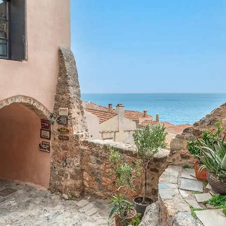 Casa Tradizionale Goulas モネンバシア