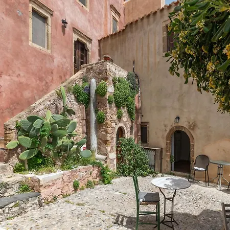 Casa Tradizionale Goulas Pensión 4*